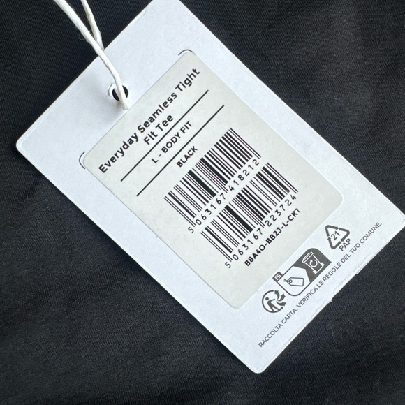 Gymshark Set Women's NWT Black Seamless Boxy Tee & White Sweat Shorts Outfit - Picture 7 of 8